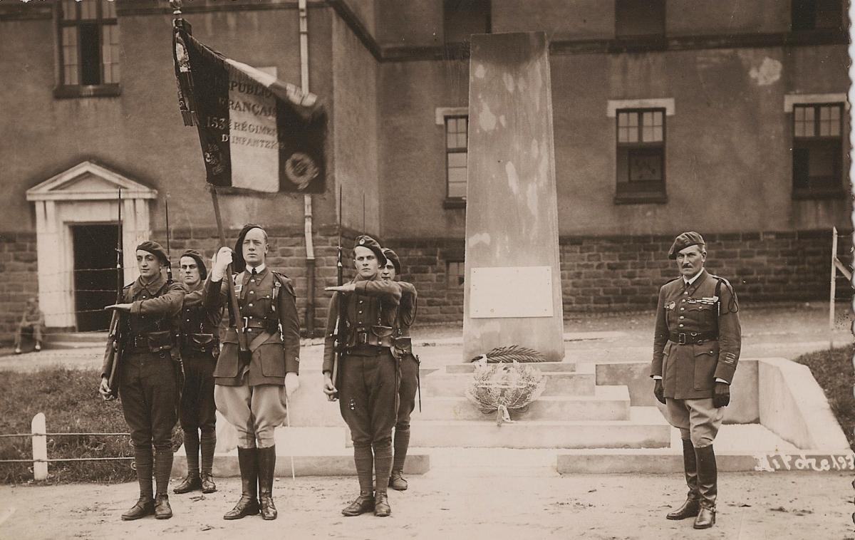 Ligne Maginot - ROHRBACH (QUARTIER DES OFFICIERS) - (Cité Cadres) - Prise d'armes vers 1936
lieutenant-colonel A. Alaurent
lieutenant Barral - Inconnu 