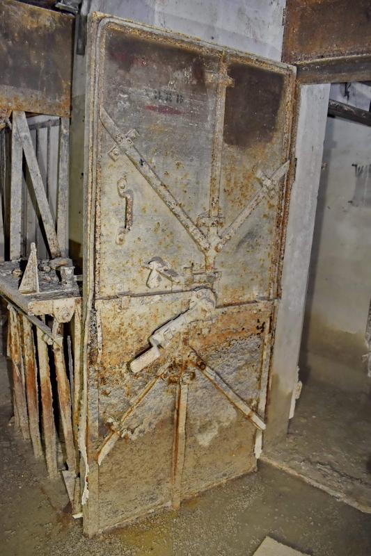 Ligne Maginot - SPORENINSEL - (Casemate d'infanterie - Double) - Chambre de tir nord
Porte étanche - D. Froehly