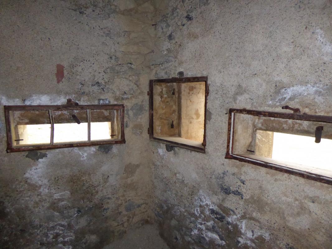 Ligne Maginot - CAMP DE RESTEFOND - (Casernement) - Créneaux de tir - ELLENA-CUNY