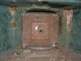 Ligne Maginot - SCHIESSECK - (Ouvrage d'artillerie) - Bloc 2
Créneau pour jumelage de mitrailleuses Reibel MAC 31 interchangeable avec un canon de 47 mm antichar