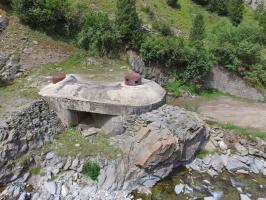 Ligne Maginot - LAVOIR - (Ouvrage d'artillerie) - Entrée Munitions
Noter l'aire de retournement des camions, aux murs maçonnés, à l'arrière droit de celle-ci