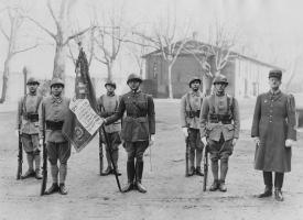 Ligne Maginot - 172 RIF - Le drapeau du 172° RIF avec le Colonel de Chomereau