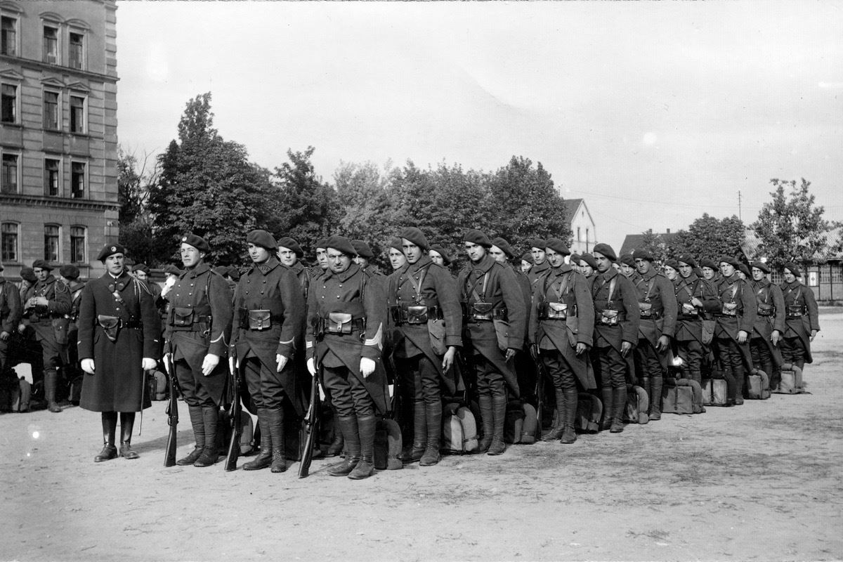 Ligne Maginot - 172° RIF - Photo d'une section du 172° RIF sans précision autre