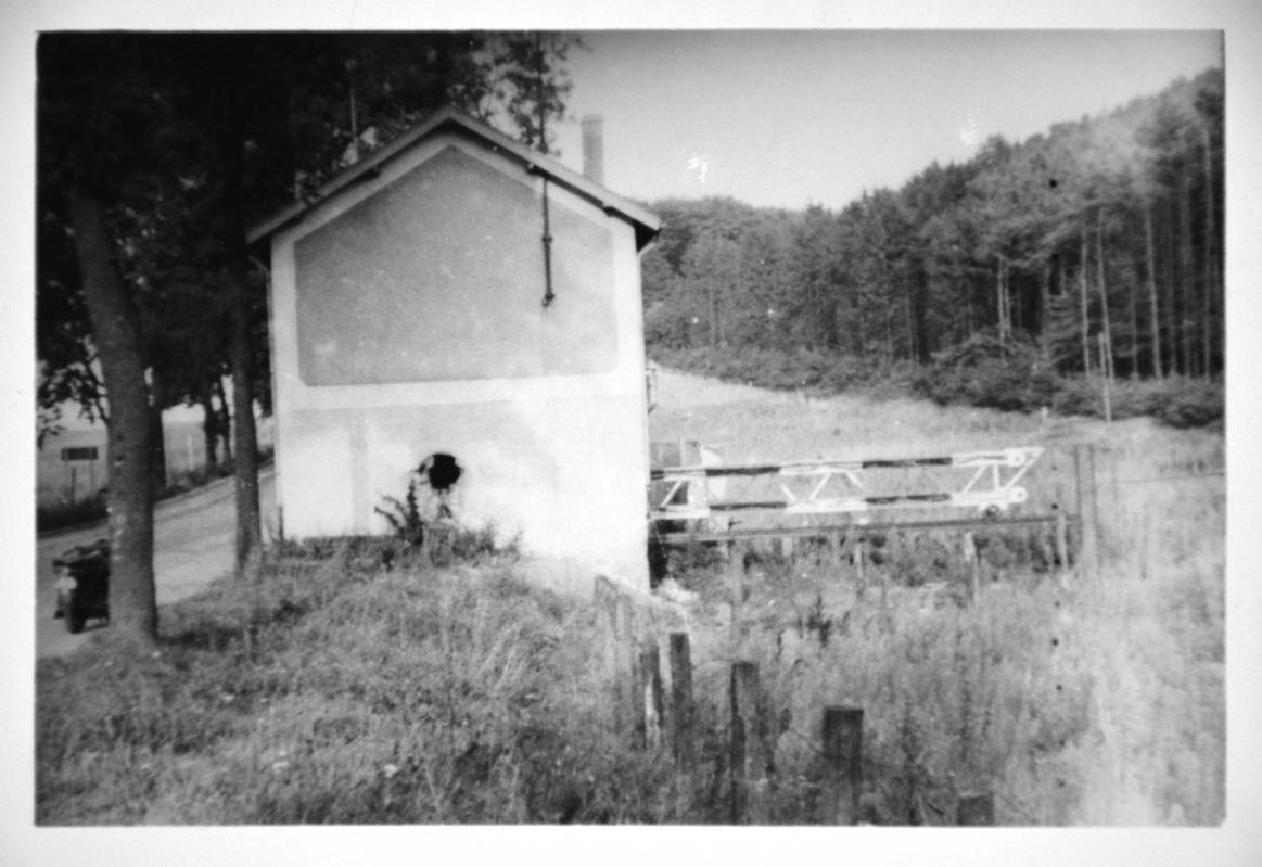 Ligne Maginot - STIRING-WENDEL (MF DE) - (Poste GRM - Maison Forte) - La maison forte vue de l'arrière, la barrière réouverte est dans sa position d'attente - Inconnu