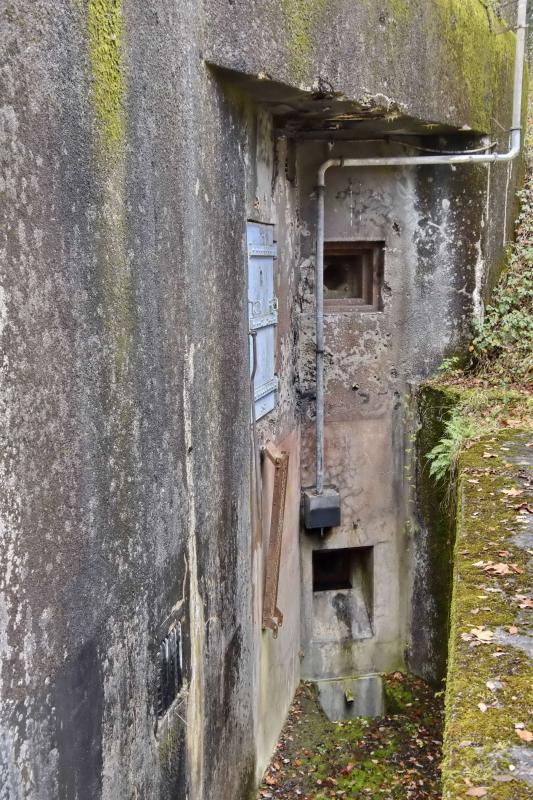 Ligne Maginot - BOIS DE CATTENOM - X14 - (Abri) - Fossé diamant, coté droit, et ses défenses - D.Froehly
