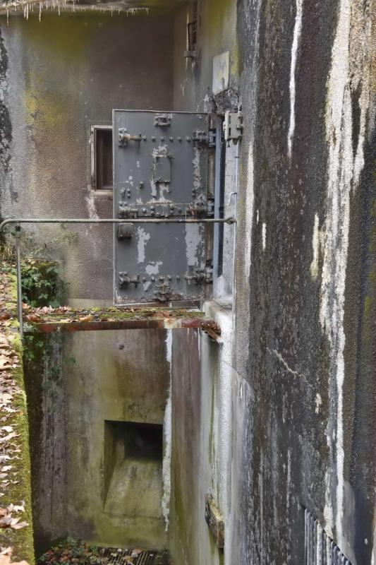Ligne Maginot - BOIS DE CATTENOM - X14 - (Abri) - Fossé diamant, coté gauche, et ses défenses - D.Froehly