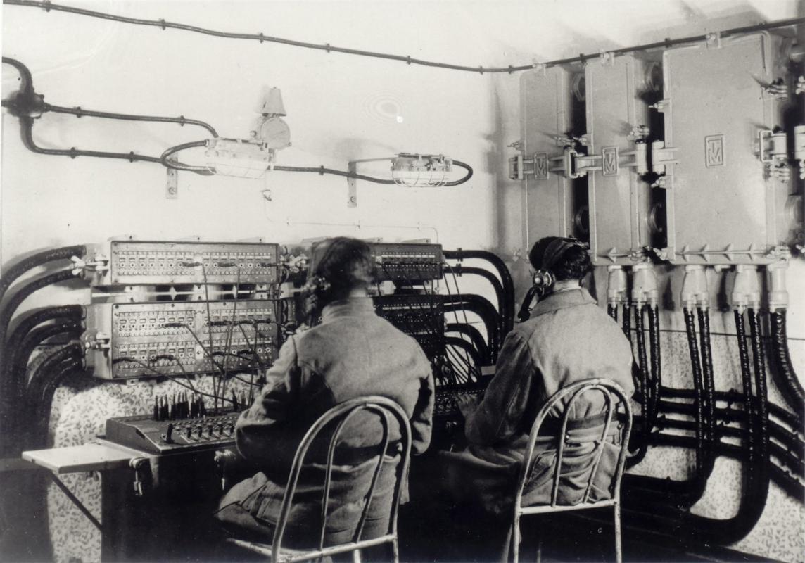 Ligne Maginot - ROCHONVILLERS - A8 - (Ouvrage d'artillerie) - Carte postale représentant un central téléphonique d'ouvrage, issu d'une série de photos prises à Rochonvillers - Photolumen