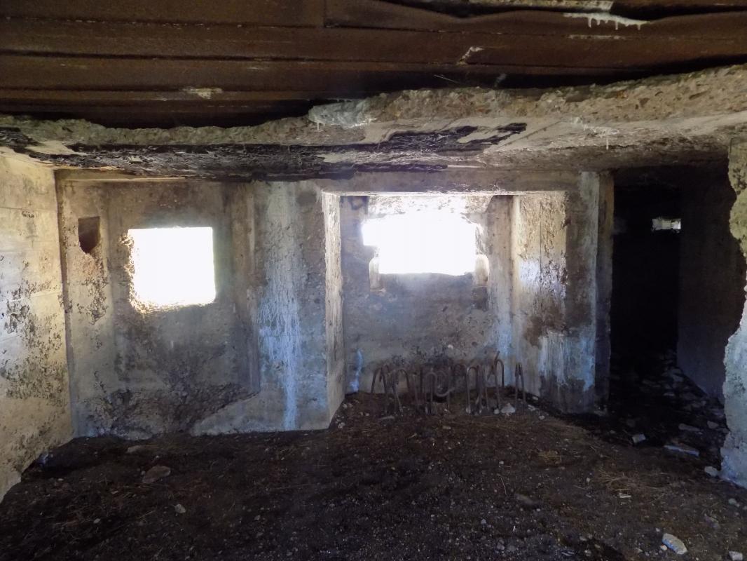 Ligne Maginot - A92 - PRIX DU LOUP - (Blockhaus lourd type STG / STG-FCR - Double) - Face gauche, créneaux Hotchkiss, AC observation - R Tucker
