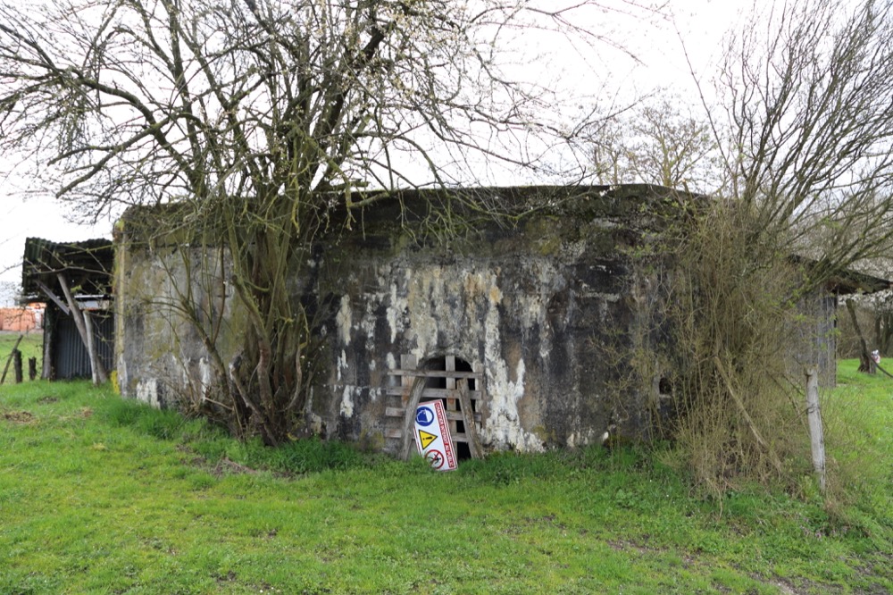 Ligne Maginot - GERSTHEIM 3 (TêTE DE PONT DE ) - (Blockhaus pour arme infanterie) - La façade frontale à été percée dans les années 30 pour les besoins français - Les Gardiens du Rhin