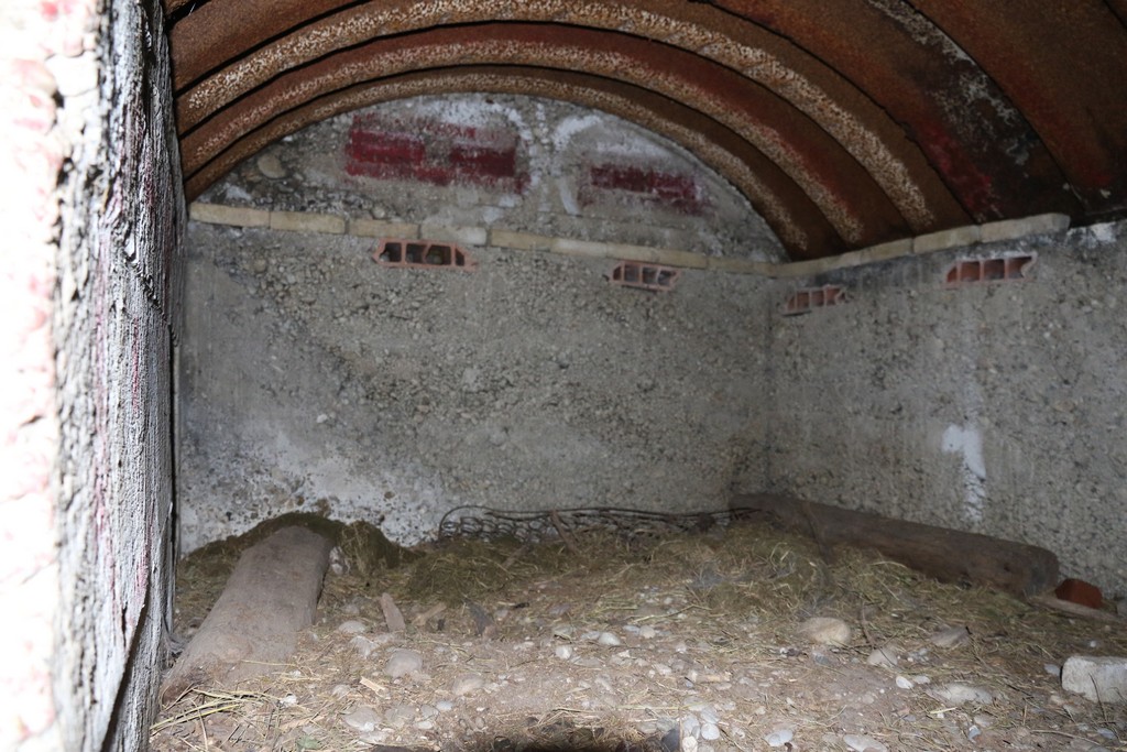 Ligne Maginot - ECLUSE 52 CENTRE - (Abri) - Salle de droite - Alain Perouffe