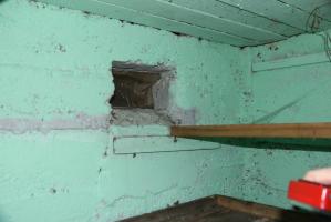 Ligne Maginot - SARRALBE VILLE 8 - (Blockhaus pour arme infanterie) - En latéral un créneau annexe pour observation ou arme légère.
Visite avec le propriétaire