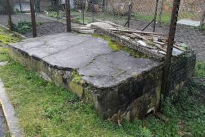 Ligne Maginot - SARRALBE VILLE 7 - (Blockhaus pour arme infanterie) - Face avant remblayée
Armement probable 2 créneaux FM