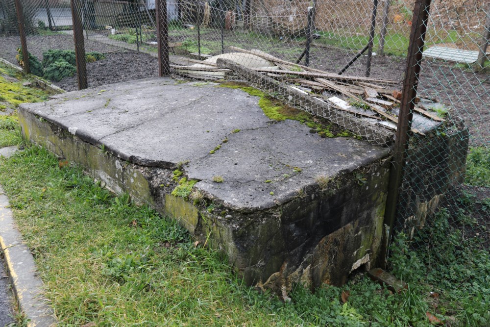 Ligne Maginot - SARRALBE VILLE 7 - (Blockhaus pour arme infanterie) - Face avant remblayée
Armement probable 2 créneaux FM - Alain Perouffe
