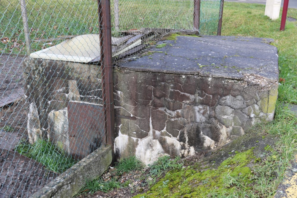 Ligne Maginot - SARRALBE VILLE 7 - (Blockhaus pour arme infanterie) - Face latérale
Entrée - Alain Perouffe