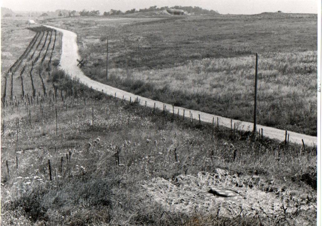 Ligne Maginot - SCHIESSECK - (Ouvrage d'artillerie) - Panorama depuis la cloche conjuguée de l'observatoire (Bloc 9)
Noter le volet de protection de la cloche VP Azu premier plan - Inconnu