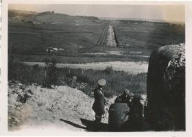 Ligne Maginot - MICHELSBERG - A22 - (Ouvrage d'artillerie) - Bloc 2
Fossé antichar entre l'ouvrage et le Mont des Welsches  (au fond à gauche)