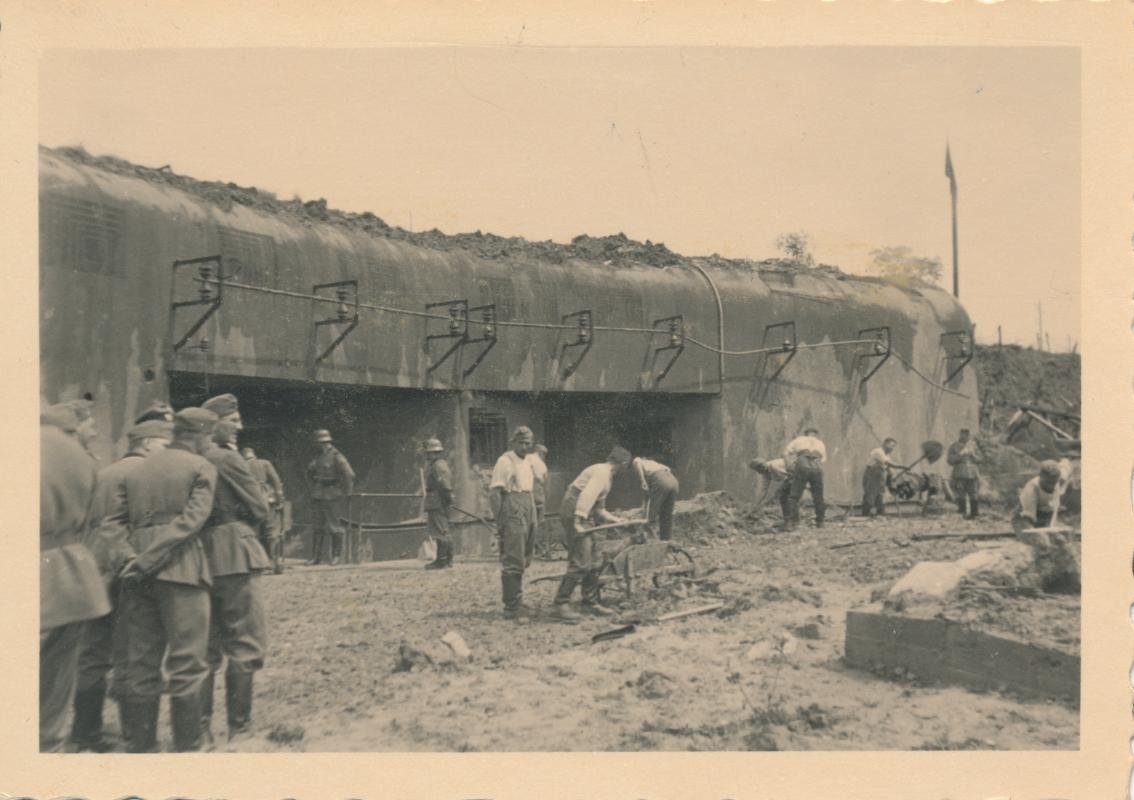 Ligne Maginot - SCHOENENBOURG - (Ouvrage d'artillerie) - Entrée des hommes, 1940. - Inconnu
