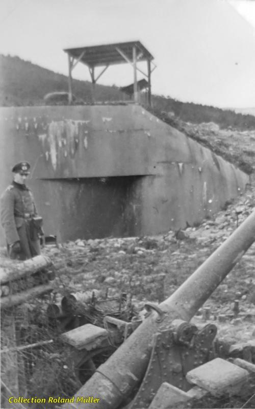 Ligne Maginot - HOCHWALD - (Ouvrage d'artillerie) - Une des pièces de 120 L de Bange installée à l'extérieur à proximité du bloc 1 du Hochwald - Inconnu