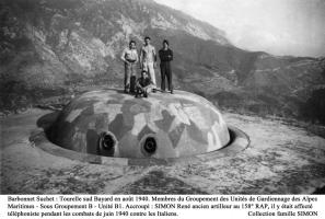 Ligne Maginot - BARBONNET - FORT SUCHET - (Ouvrage d'artillerie) - La tourelle Bayard
Membres du Groupement des Unités de Gardiennage des Alpes Maritimes - Sous Groupement B - Unité B1.
Selon les clauses de la convention d'armistice avec l'Italie les membres du groupement n'avaient pour seule mission que de faire acte de présence.
Voir dans les documents le témoignage de René SIMON.