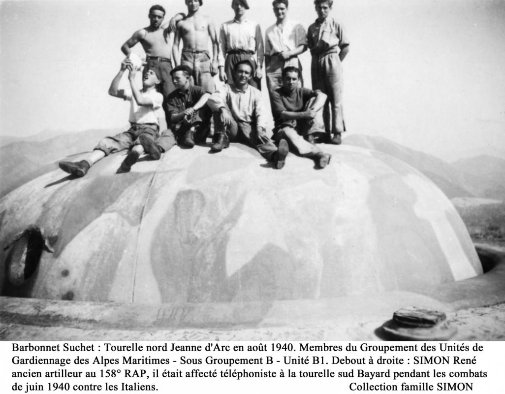 Ligne Maginot - BARBONNET - FORT SUCHET - (Ouvrage d'artillerie) - Tourelle Jeanne d'Arc - Août 1940
Membres du Groupement des Unités de Gardiennage des Alpes Maritimes - Sous Groupement B - Unité B1.
Voir dans les documents le témoignage de René SIMON. - inconnu - Collection Famille SIMON