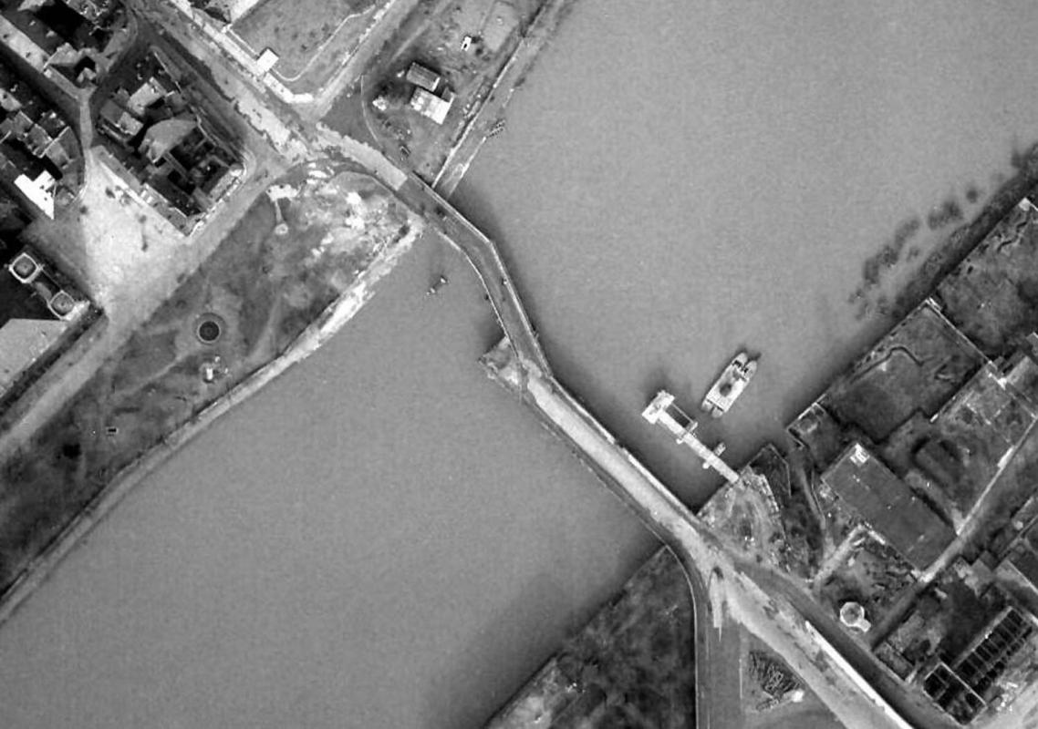 Ligne Maginot - PONT DE THIONVILLE - (DMP - Dispositif de Mine Permanent) - Le pont provisoire en 1945 - IGN - Géoportail 1946