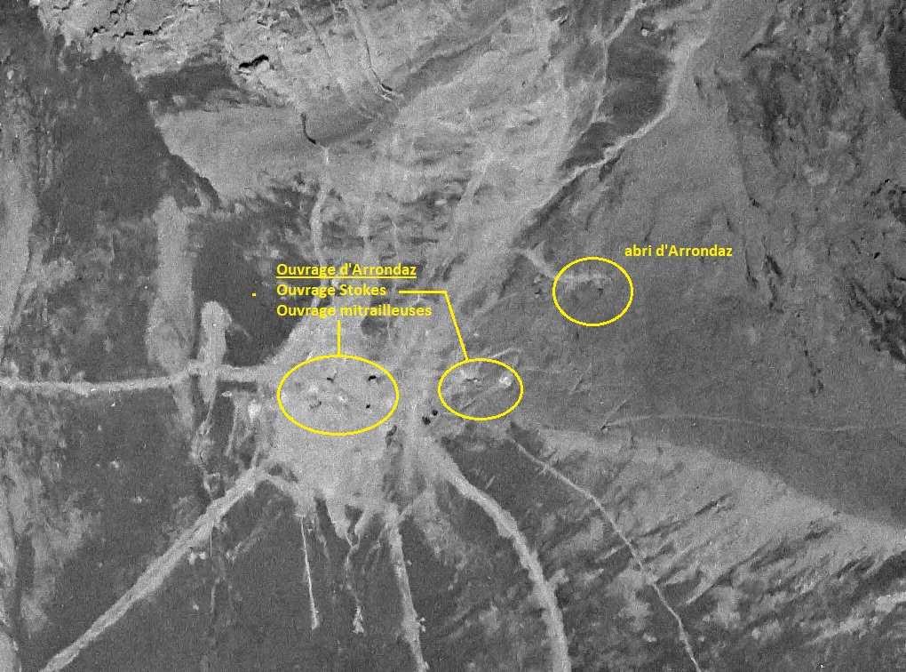 Ligne Maginot - ARRONDAZ - (Abri) - Les deux saignées d'accès à l'abri sont visibles sur cette photo aérienne de 1939. - IGN - Géoportail 1939