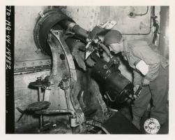 Ligne Maginot - ROCHONVILLERS - A8 - (Ouvrage d'artillerie) - Bloc 5
Le Capt. M H Henry inspectant le tube de 75 mle 29 détruit par un accident de tir en 1940.

Photo Signal Corp ETO HQ 44 14982 du 15 sept 1944
Capt. Henry, Ordnance, XX Corps.
SC 194512, Credit NARA.
