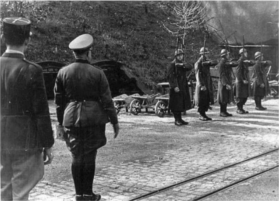 Ligne Maginot - KOBENBUSCH  - A13 - (Ouvrage d'artillerie) -  Photo prise lors de la reddition de l'ouvrage - Inconnu