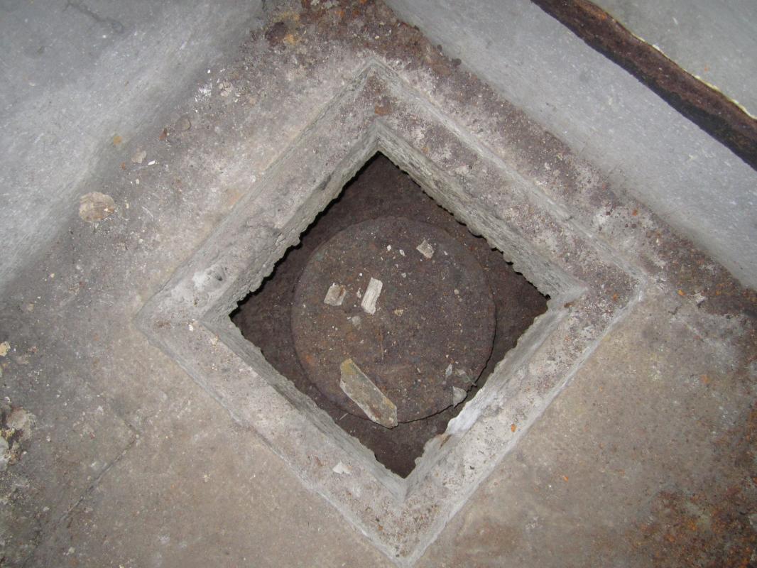 Ligne Maginot - SOUFFLENHEIM (II / 23° RIF) - (Abri) - Tampon de visite de la fosse chimique Asepta - gregfuchs