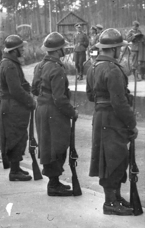 Ligne Maginot - GRAND HOHEKIRKEL - (Ouvrage d'artillerie) - Photo prise lors de la réédition de l'ouvrage après l'armistice - Inconnu