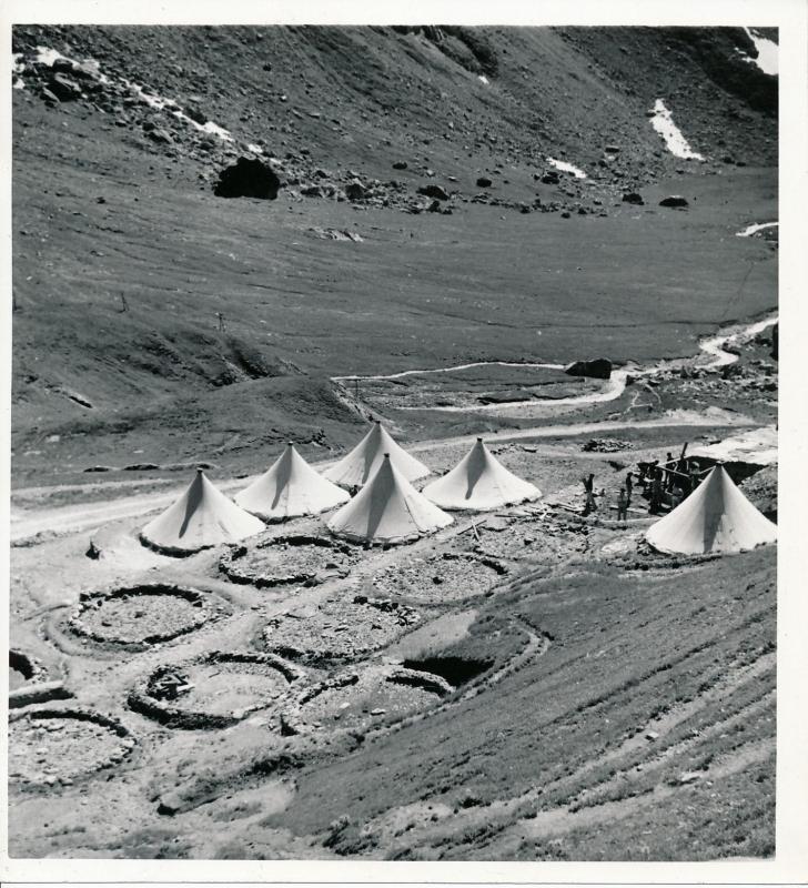 Ligne Maginot - FREJUS - (Casernement) - Campement de tentes marabout à proximité du camp (en 1935 ? à confirmer...) - Goldner - Paris