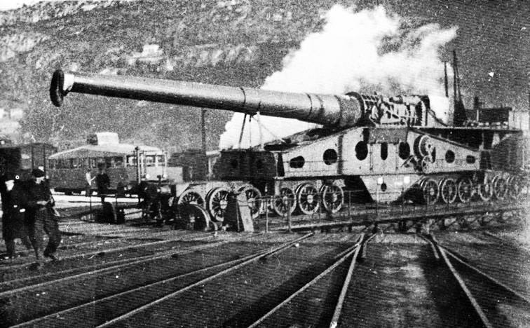 Ligne Maginot - PEILLON - SAINTE THECLE (7°BIE/III°GRPE/372°RALVF) - (Position ALVF) - Automne 1933 en gare de St Roch à Nice.
Pièce d'ALVF ( Artillerie Lourde sur Voie Ferrée) de 340 Modèle 1912 sur affût à berceau Saint-Chamond - MINIER Robert