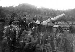 Ligne Maginot - BAISSE DU PAPE (2° BIE 157° RAP) - (Position d'artillerie préparée) - Photo probablement prise à la position d'artillerie de la Baisse-du-Pape
Canon de 155 de Bange 