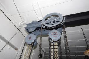 Ligne Maginot - BOIS DU FOUR - A5 - (Ouvrage d'infanterie) - Chambre de tir mortier Est
Palan de manutention au-dessus d'un des mortiers de 81