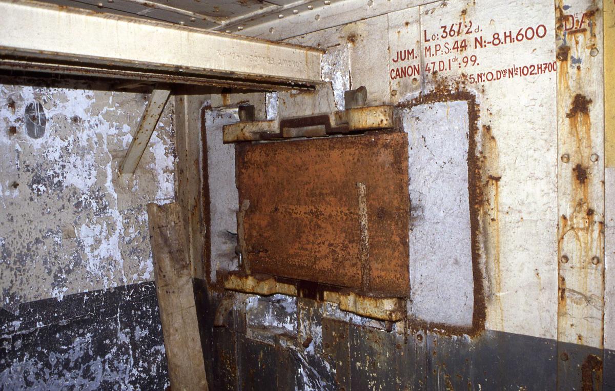 Ligne Maginot - BREHAIN OUEST (C2 DE L'OUVRAGE DE BREHAIN) - (Casemate d'infanterie - Simple) - Chambre de tir en 1992 - Valentin Hemmert