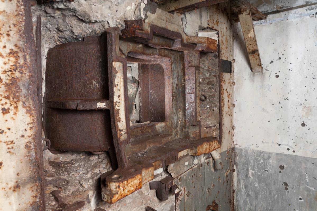 Ligne Maginot - CRUSNES OUEST - C24 - (Casemate d'infanterie - Simple) - Créneau. - www.arnaultjl-photo.com