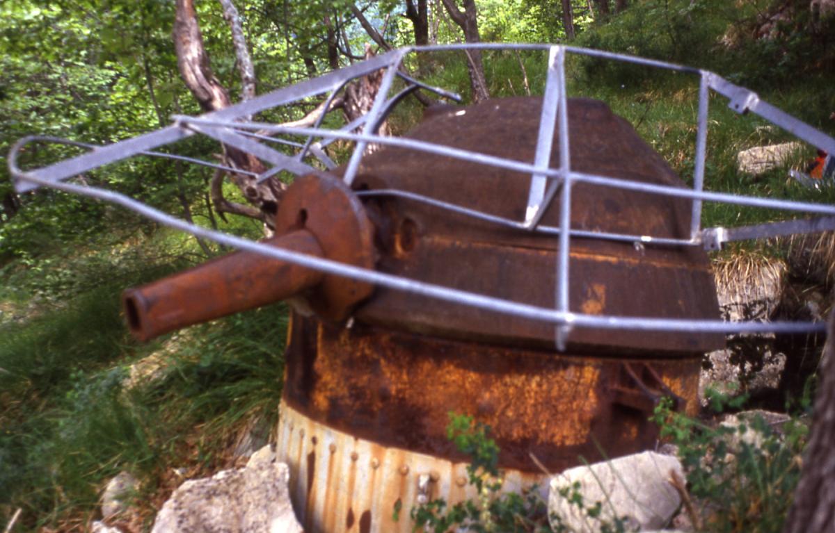 Ligne Maginot - LA MAGLIA - SAINT ANNE 1 (TD N°610) - (Cuve pour arme d'infanterie) - La tourelle en 1994, complète et avec sa crinoline - ENDINGER