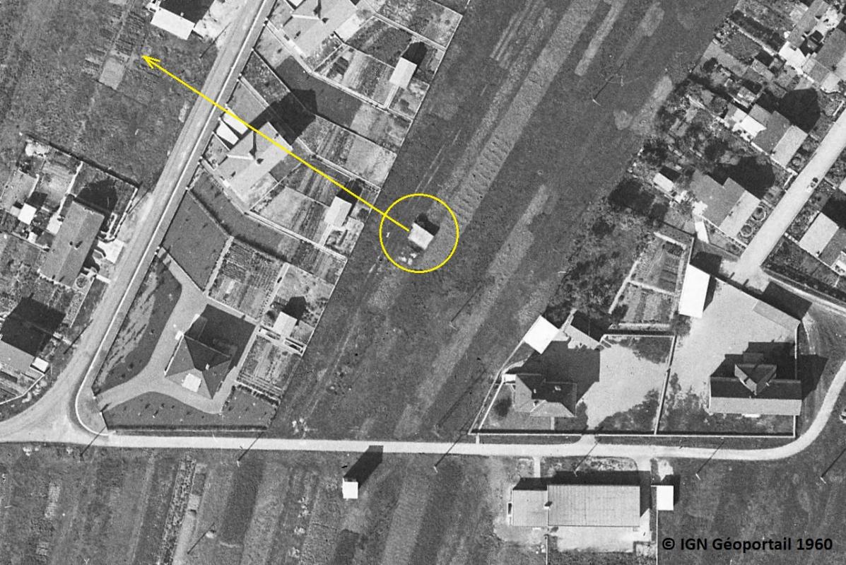 Ligne Maginot - MINE FRANCOIS-FERDINAND - (Blockhaus pour arme infanterie) - Le bloc en 1960. Les maisons dans son champ de tir n'existaient pas en 1940. - IGN - Géoportail 1960