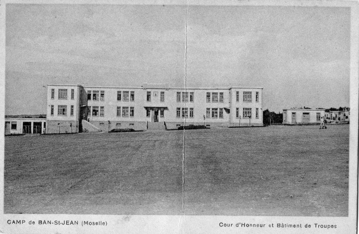 Ligne Maginot - BAN SAINT JEAN - (Camp de sureté) - La cour d'honneur et un bâtiment de troupes - Inconnu