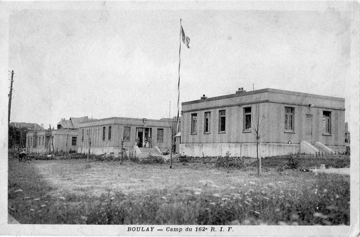 Ligne Maginot - BOULAY - (Camp de sureté) - Bâtiments métalliques à l'entrée du camp
Le poste de police - Carte Kroener