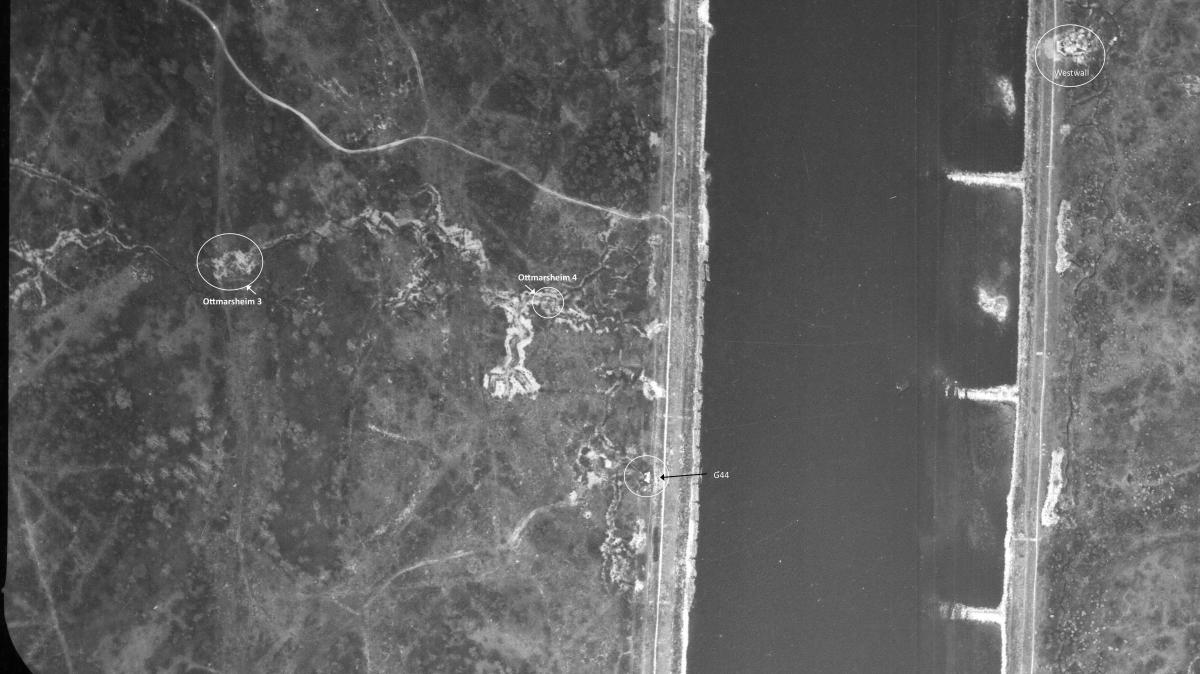 Ligne Maginot - OTTMARSHEIM 3 et 4 - (Abri) - Photos aérienne 1947 avec vision des boyaux et emplacements des abris - IGN - Géoportail 1947