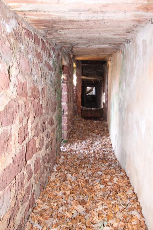 Ligne Maginot - PHILIPPSBOURG (154°RIF - 1/168°RAP) - (PC de Sous-Secteur) - Galerie de liaison entre le PC et le central téléphonique                                - Antoine SCHOEN