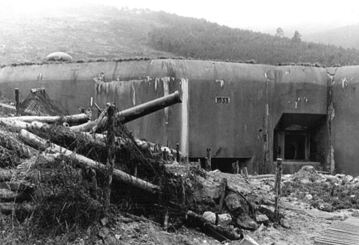 Ligne Maginot - S2 - (Position d'artillerie préparée) - Photo allemande
La batterie avec le bloc 1 à l'arrière plan - Inconnu