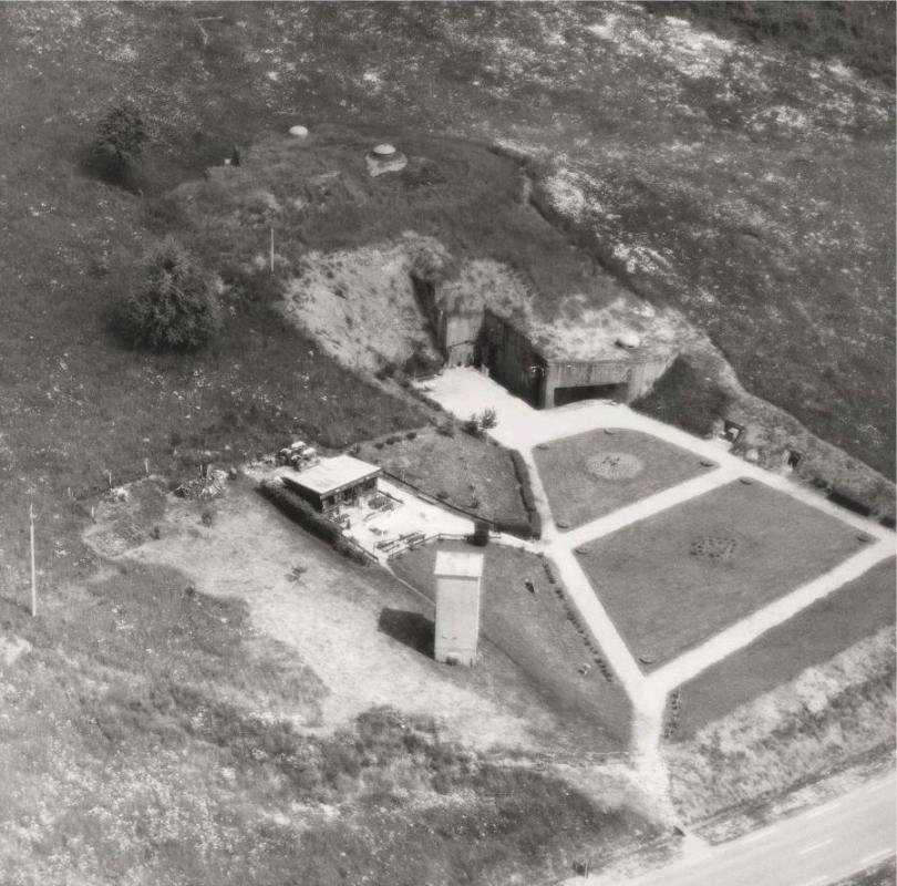 Ligne Maginot - SENTZICH - A16 - (Ouvrage d'infanterie) - Photo aérienne de l'ouvrage en 1940 (?) .
On peut y voir la Guinguette et le transformateur . - inconnu