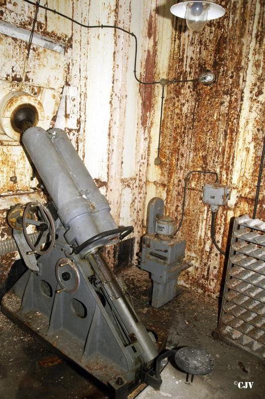 Ligne Maginot - SAINT OURS HAUT (SOH) - (Ouvrage d'artillerie) - Bloc 5
Etage intermédiaire
Mortier de 81 de droite - Lia VERMEULEN