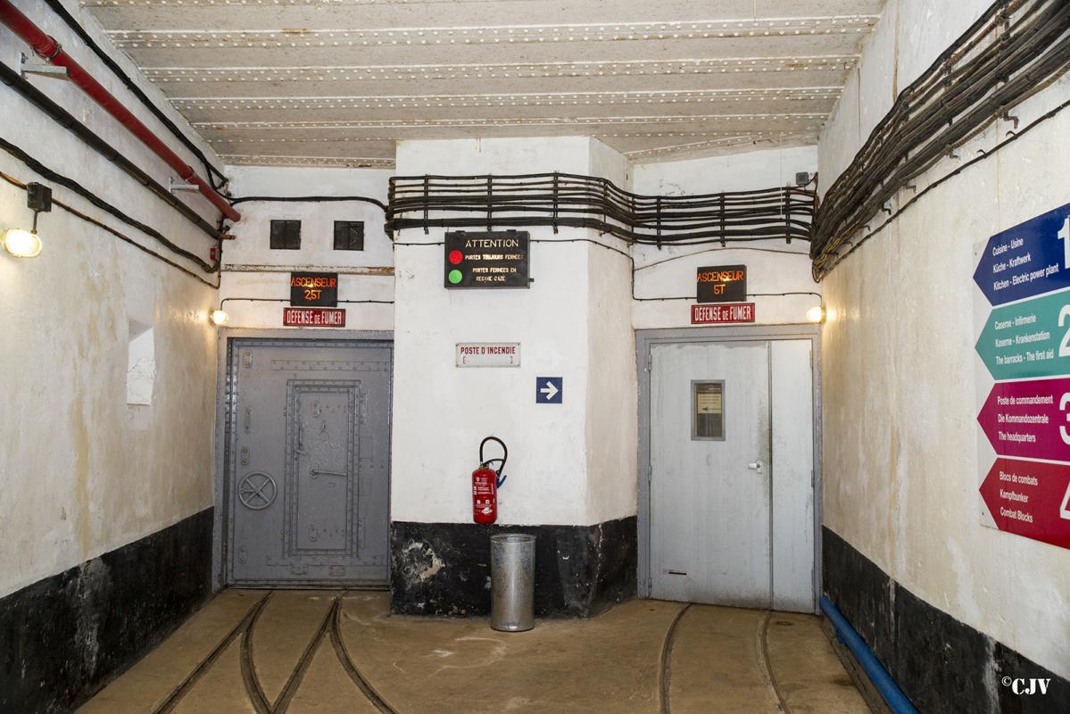 Ligne Maginot - SCHOENENBOURG - (Ouvrage d'artillerie) - Entrée munitions
Vers les monte-charges - Lia VERMEULEN