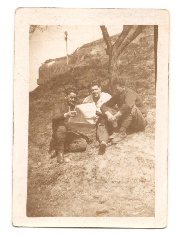 Ligne Maginot - METRICH NORD - C50 - (Casemate d'infanterie - Simple) - Avril 1940, Léon Geoffroy, et les soldats Steiner et Gillet - Adj-Chef Léon GEOFFROY