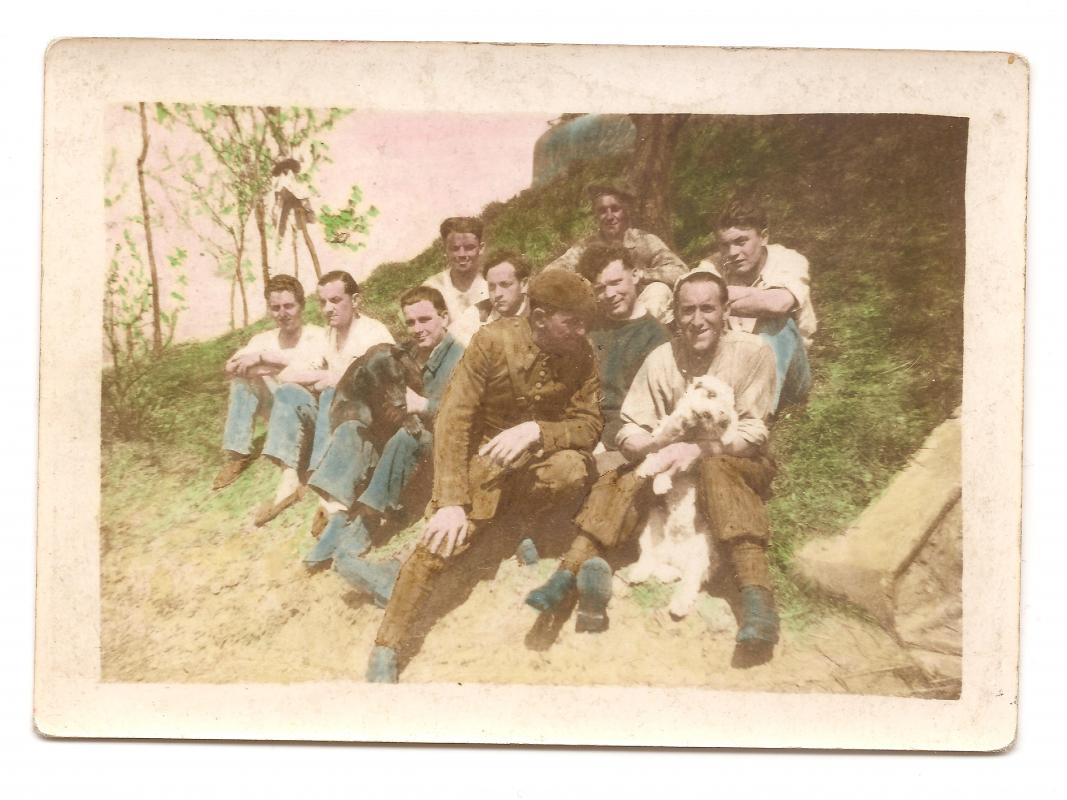 Ligne Maginot - METRICH NORD - C50 - (Casemate d'infanterie - Simple) - Mars 1940 : équipage prenant un bain de soleil, photo colorisée. - Adj-Chef Léon GEOFFROY