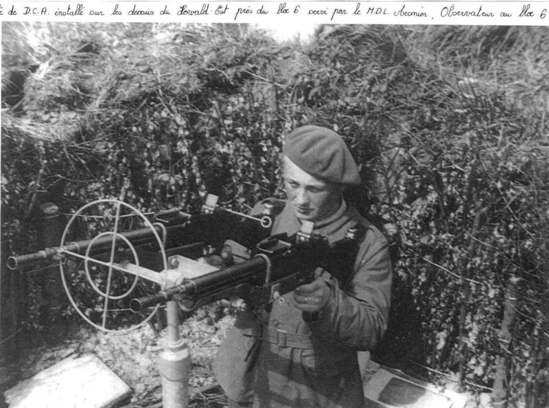 Ligne Maginot - HOCHWALD - (Ouvrage d'artillerie) - Poste de DCA installé sur les dessus prés du bloc 6 servi par le MDL Mesnier - Schertzinger Clément