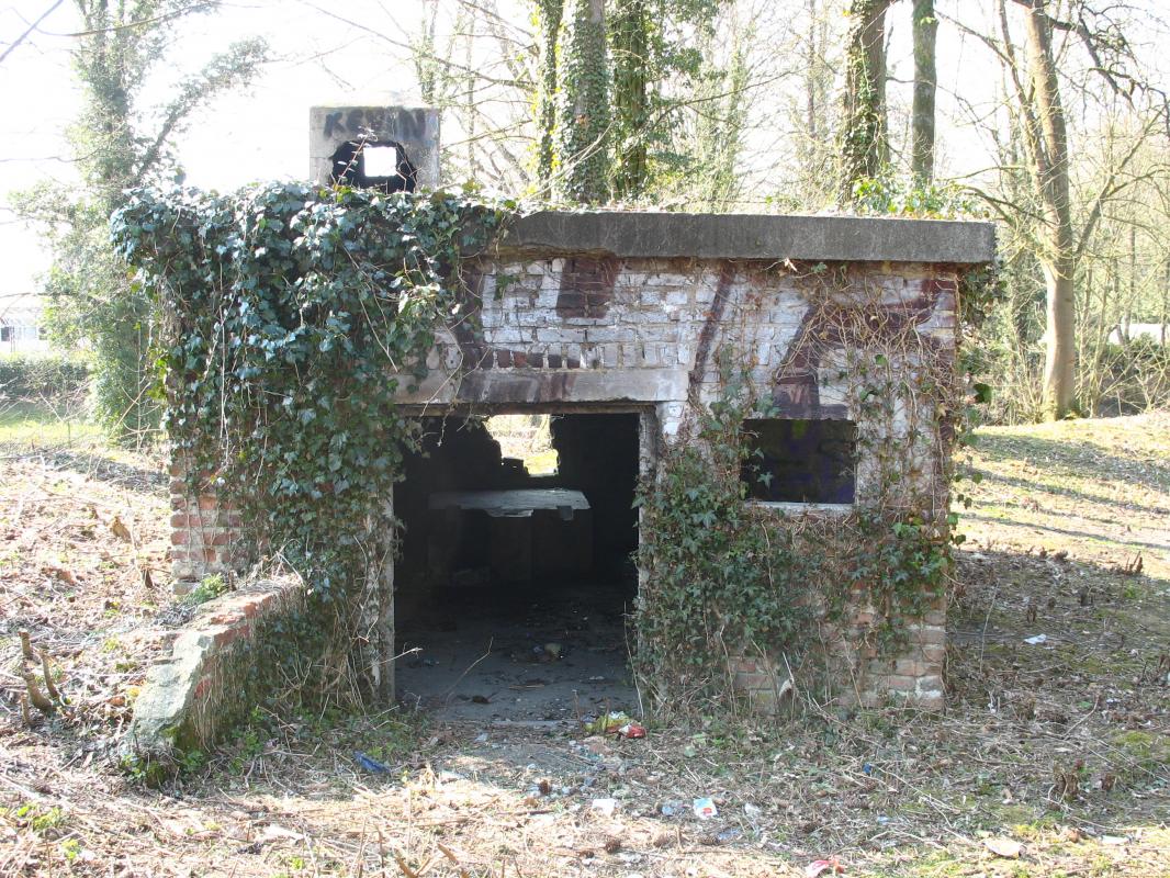 Ligne Maginot - LE QUESNOY - (Stand de tir) - Le blockhaus d'entrainement aux armes antichar
Vue coté arrière - MEURANT Sebastien